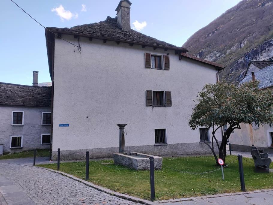 Armonia Edificio Storico Del 1563. Lejlighed Cevio Eksteriør billede